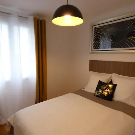 Les Jardins Du Carrousel - Chambre Privee Amenagee En T2 Noisy-le-Grand