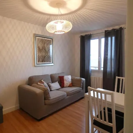 Homestay Les Jardins Du Carrousel - Chambre Privee Amenagee En T2 Noisy-le-Grand