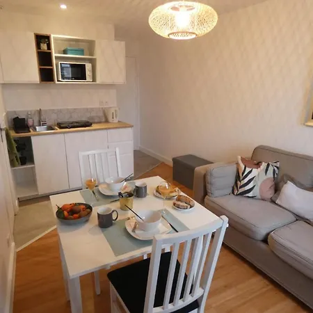 Les Jardins Du Carrousel - Chambre Privee Amenagee En T2 Homestay Noisy-le-Grand