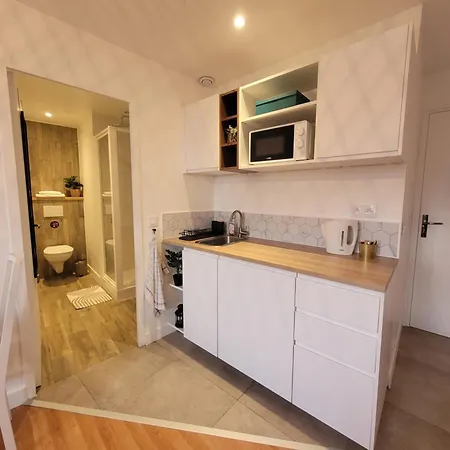 Homestay Les Jardins Du Carrousel - Chambre Privee Amenagee En T2 Noisy-le-Grand